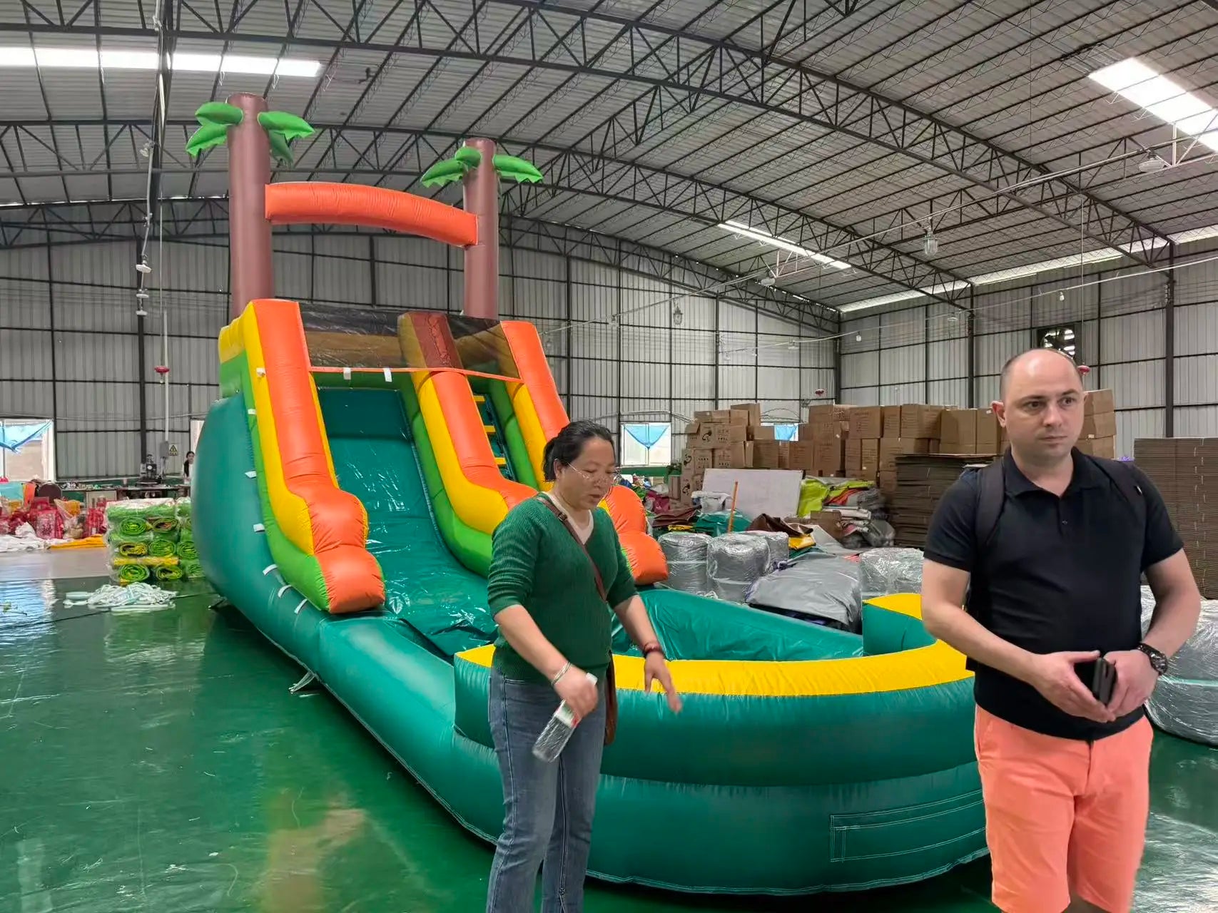 Piscine à balles intégrée au toboggan aquatique gonflable