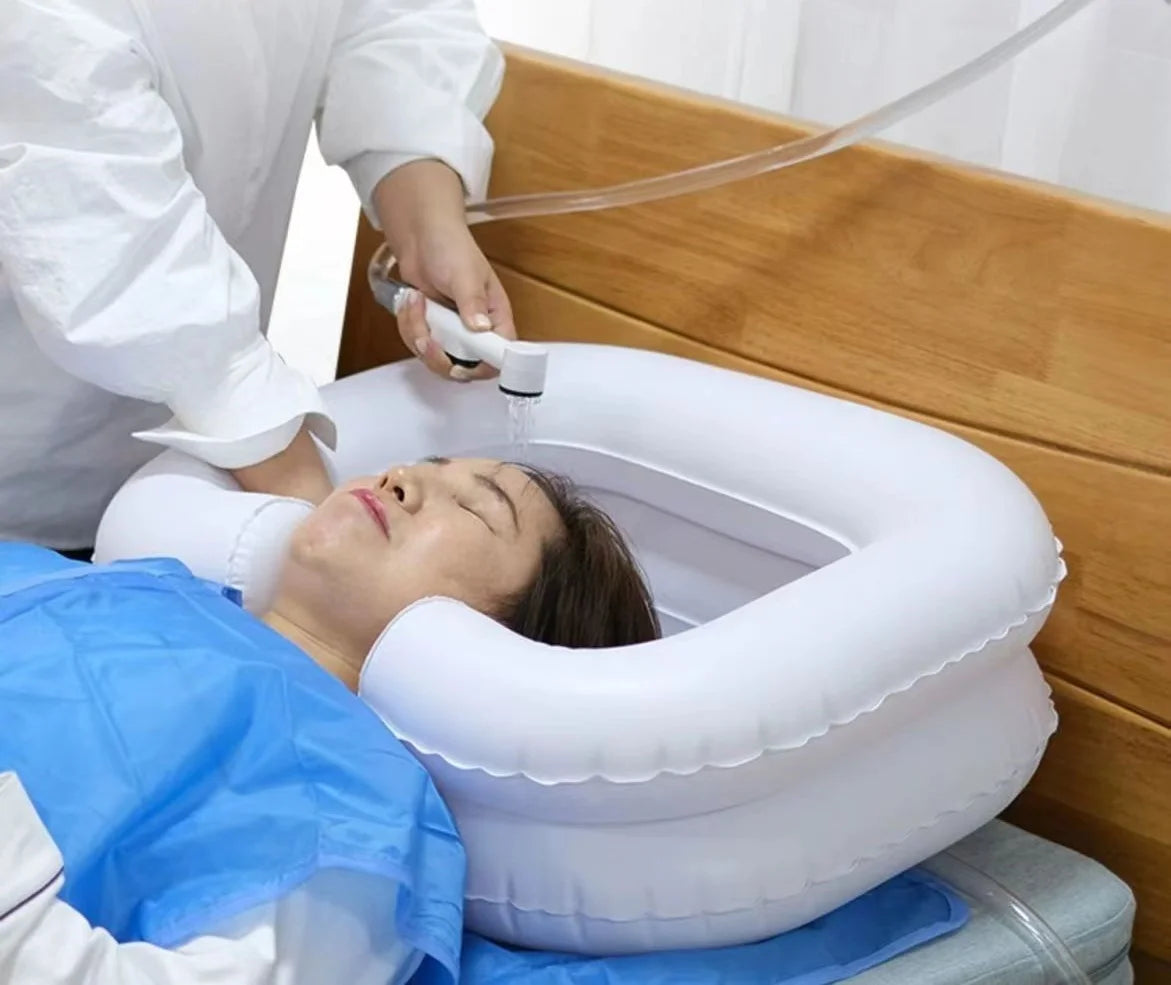 Bassin gonflable noir pour le lavage des cheveux au lit