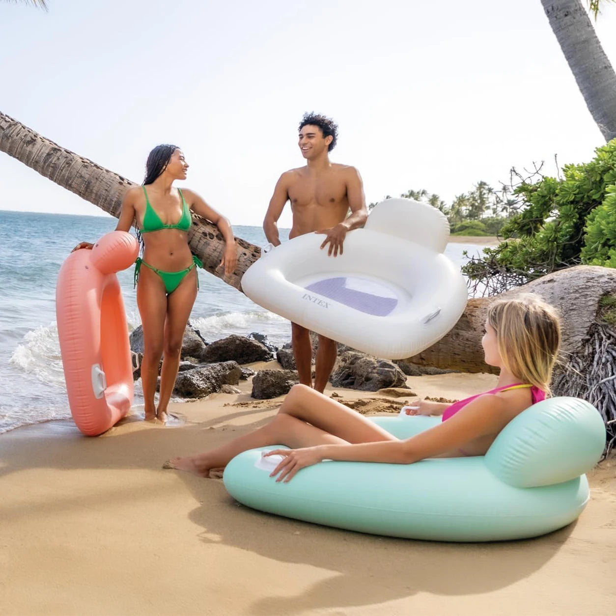 Canape gonflable flottant utilise en piscine