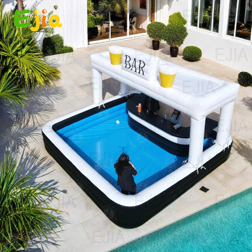 Bar gonflable piscine flottant installé pour une fête estivale