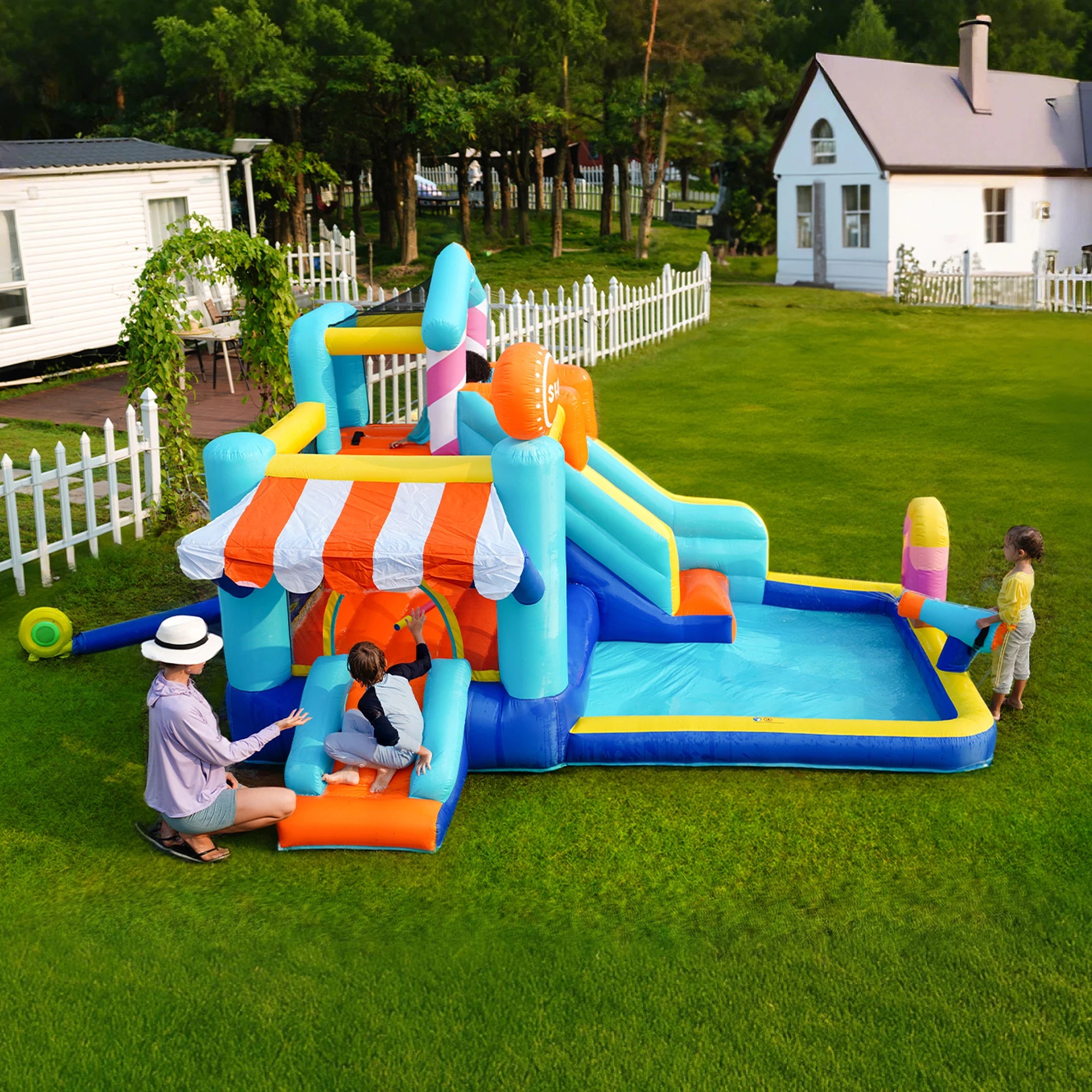 Château gonflable avec toboggan aquatique et souffleur pour enfants