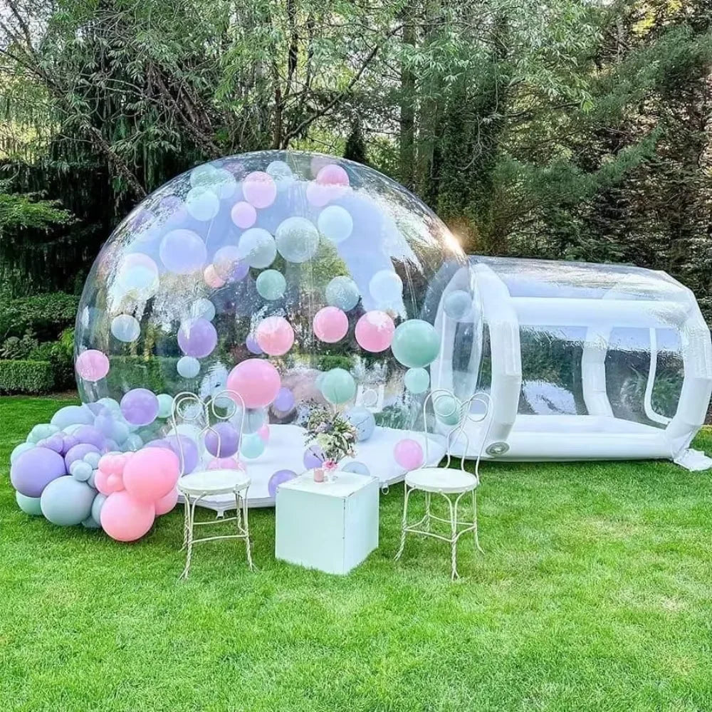 Bulle gonflable transparente igloo illuminée lors d'une fête d'anniversaire