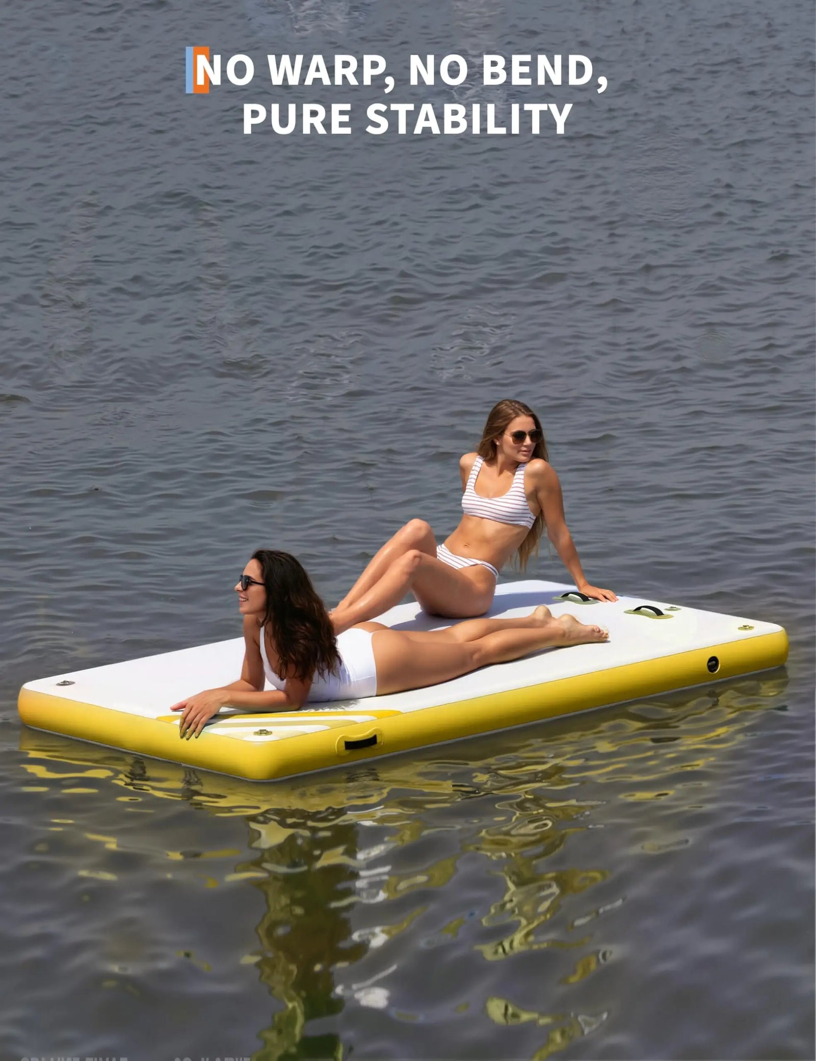 Plateforme flottante gonflable sur lac