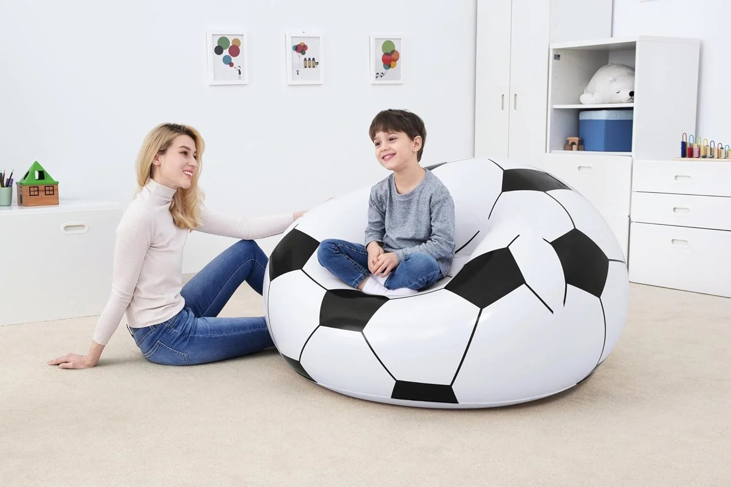Canapé gonflable forme ballon de football