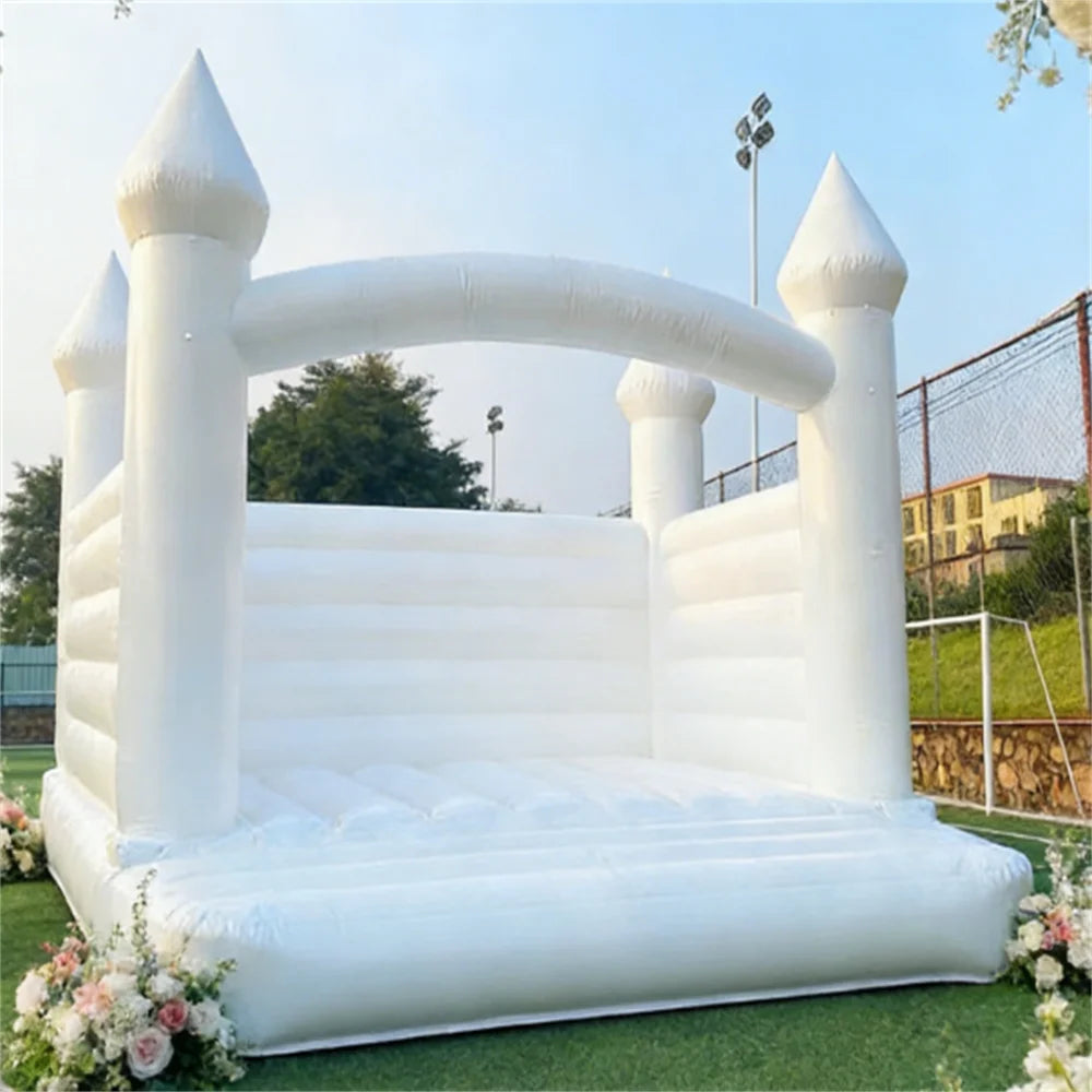 Château gonflable blanc fête en plein air