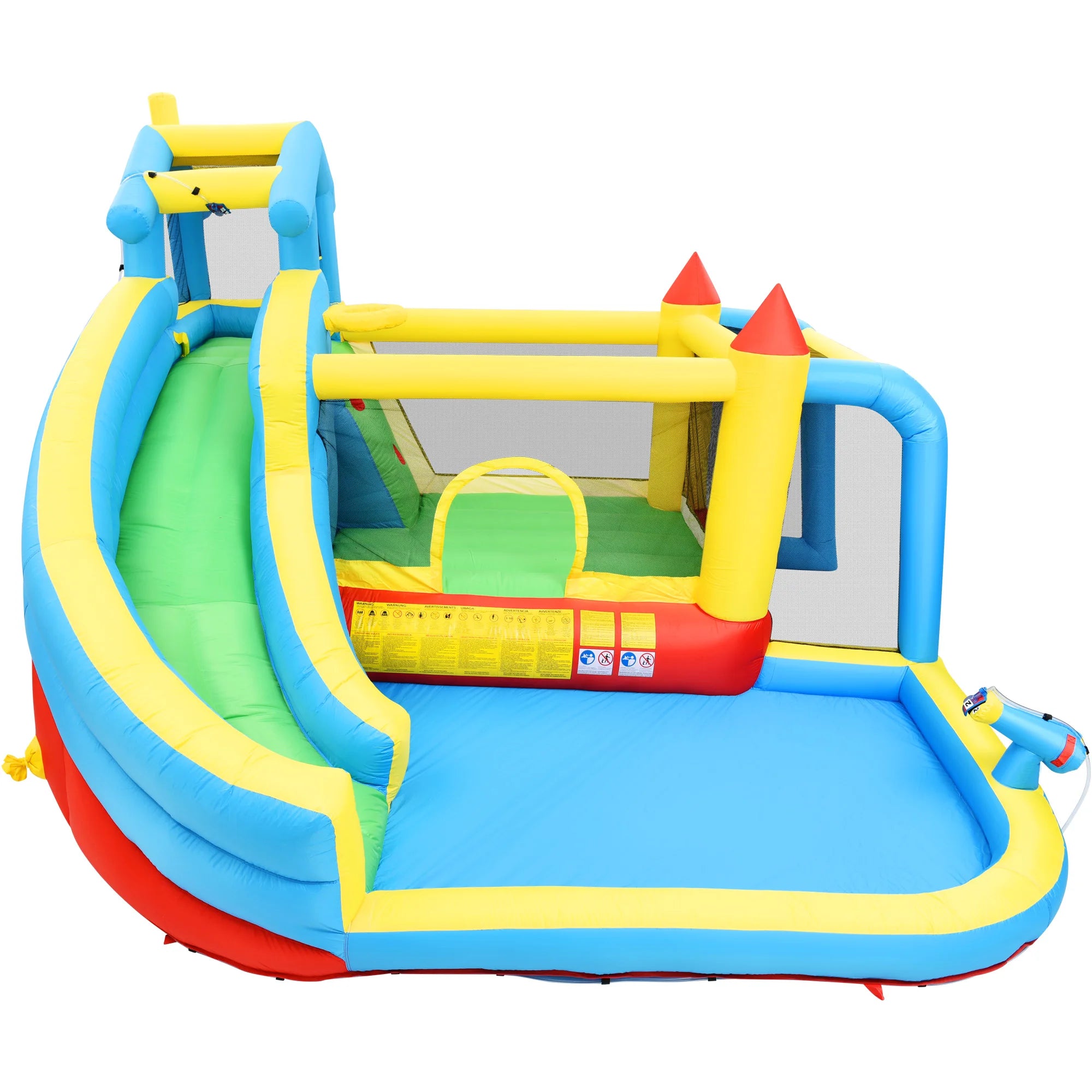 Château gonflable 5 en 1 installé dans un jardin avec toboggan