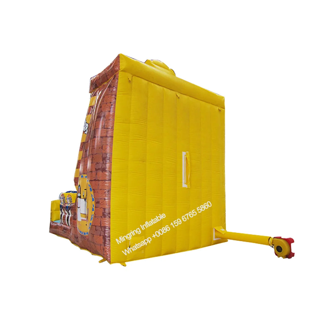 Enfants escaladant le mur gonflable