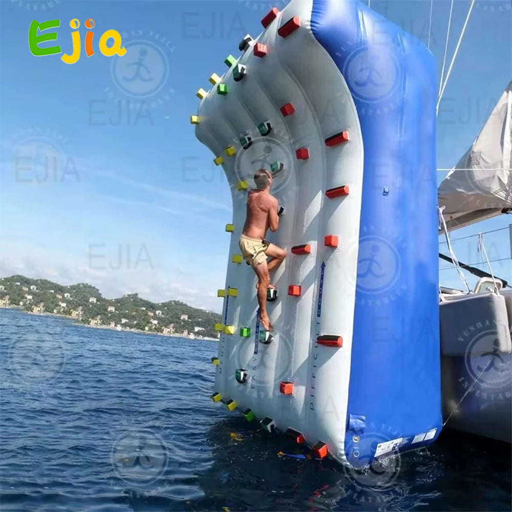 Mur d'escalade gonflable installé sur un yacht