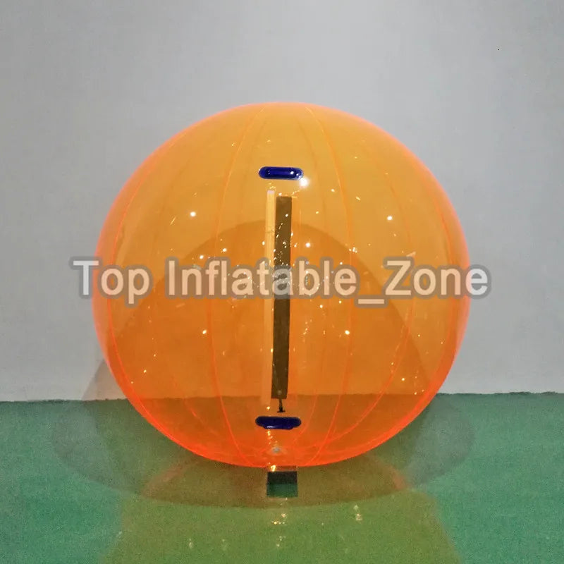 Zorb ball gonflable en action sur l'eau