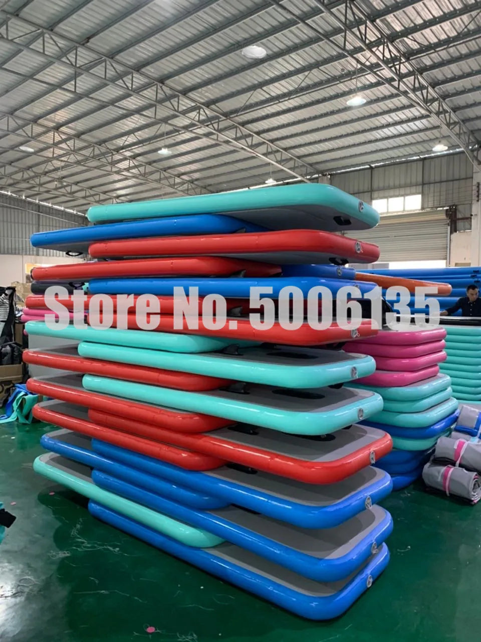 Tapis gonflable gymnastique antidérapant utilisé pour le yoga