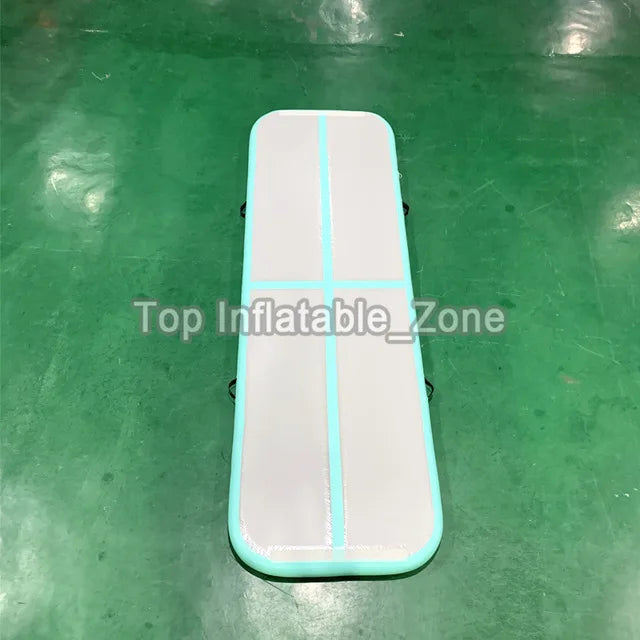 Tapis gonflable air track lors d'une figure