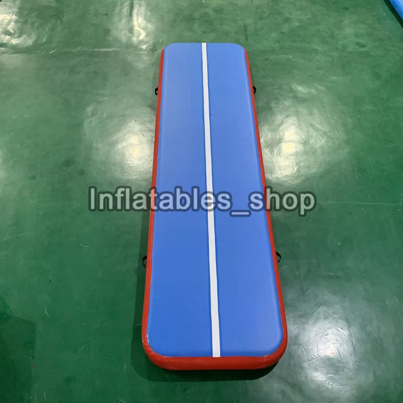 Tapis gonflable de gymnastique plié pour le rangement