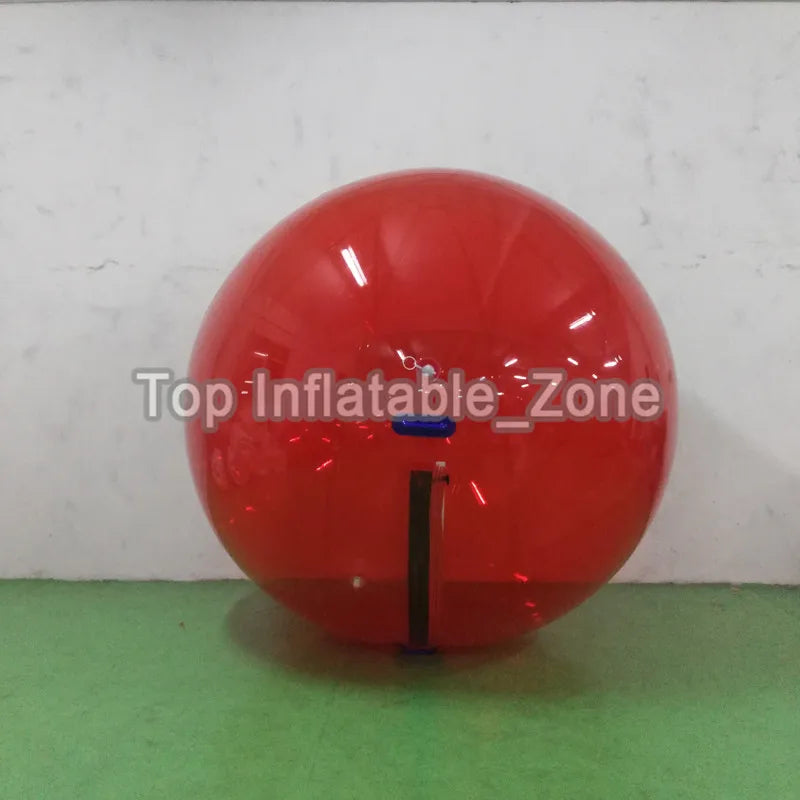 Zorb ball gonflable utilisé en groupe d'amis