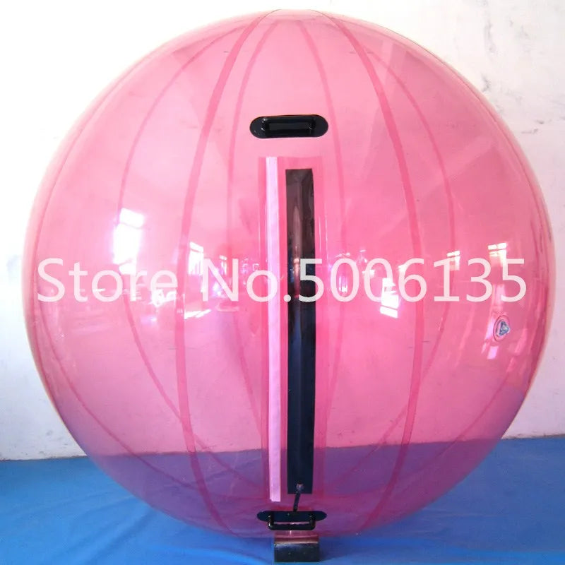 Enfant jouant dans zorb ball gonflable TPU