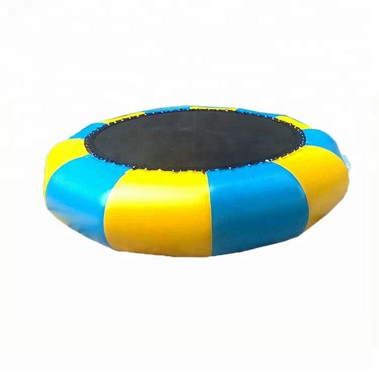 Trampoline gonflable jeux nautiques famille