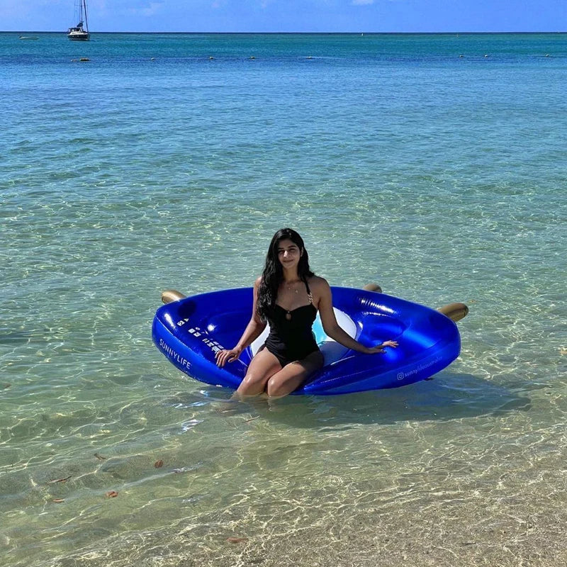 Bouée gonflable œil grec géante flottant en piscine