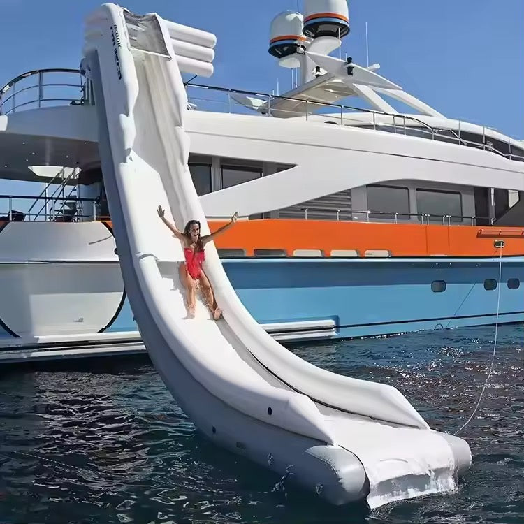 Toboggan Aquatique Gonflable Yacht Géant