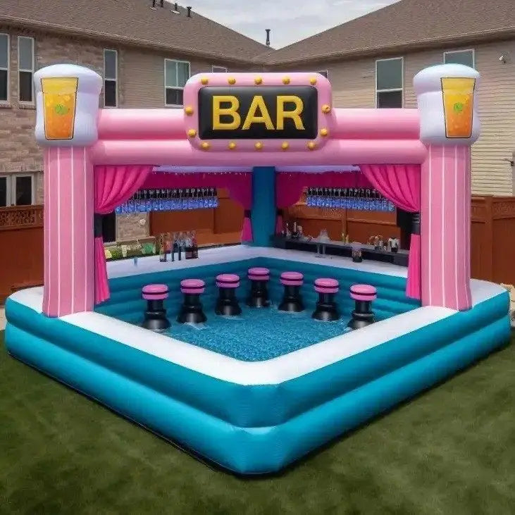 Bar gonflable piscine utilisé pour un dîner en extérieur