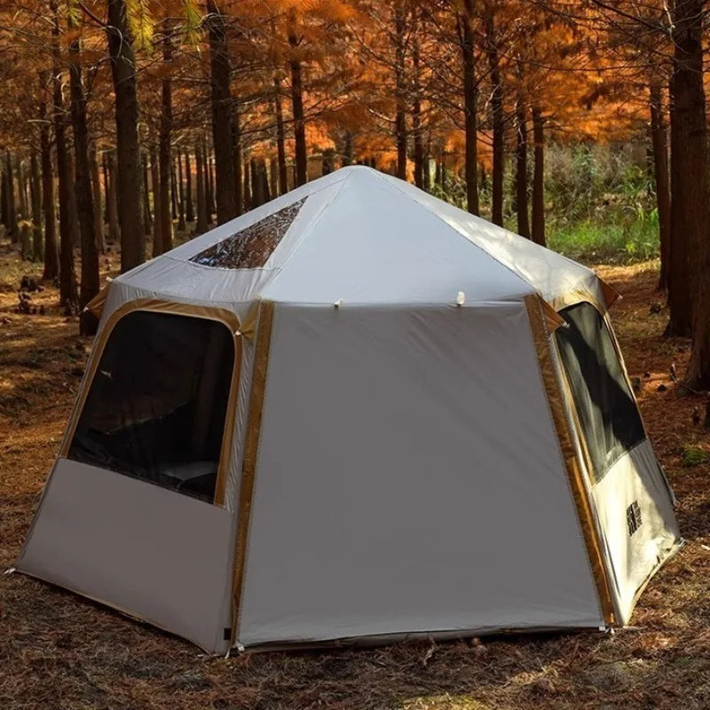 Vue intérieure de la tente gonflable avec trois chambres