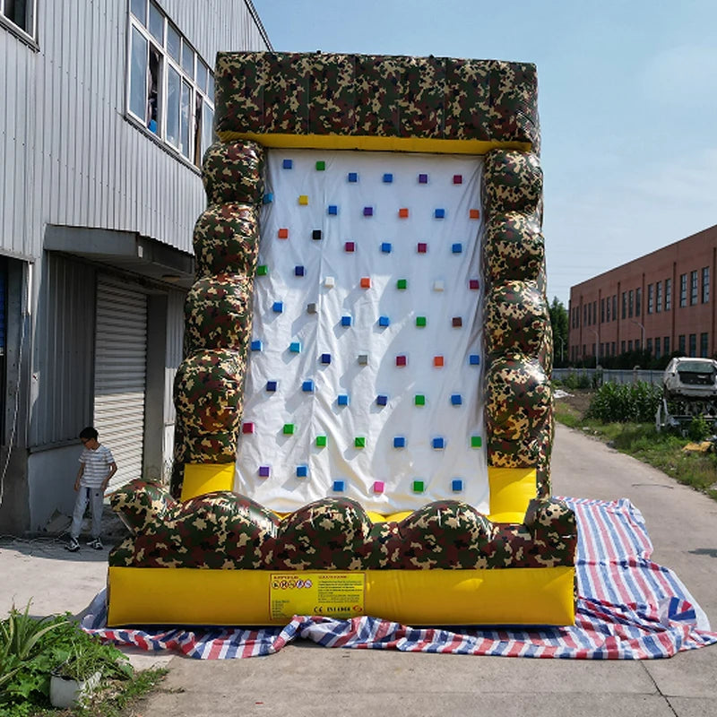 Mur d'escalade gonflable installé en extérieur