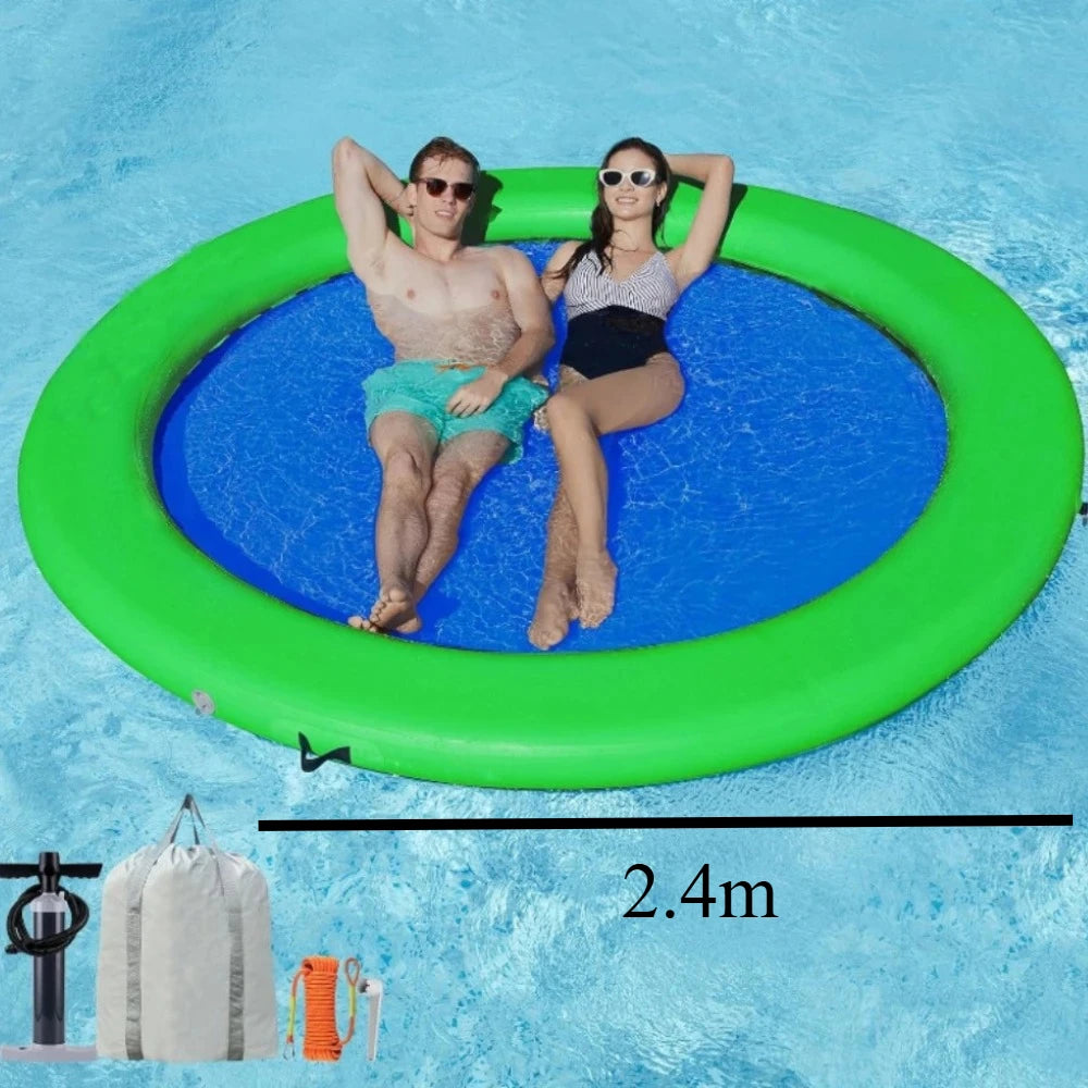 Plateforme flottante gonflable utilisée en piscine
