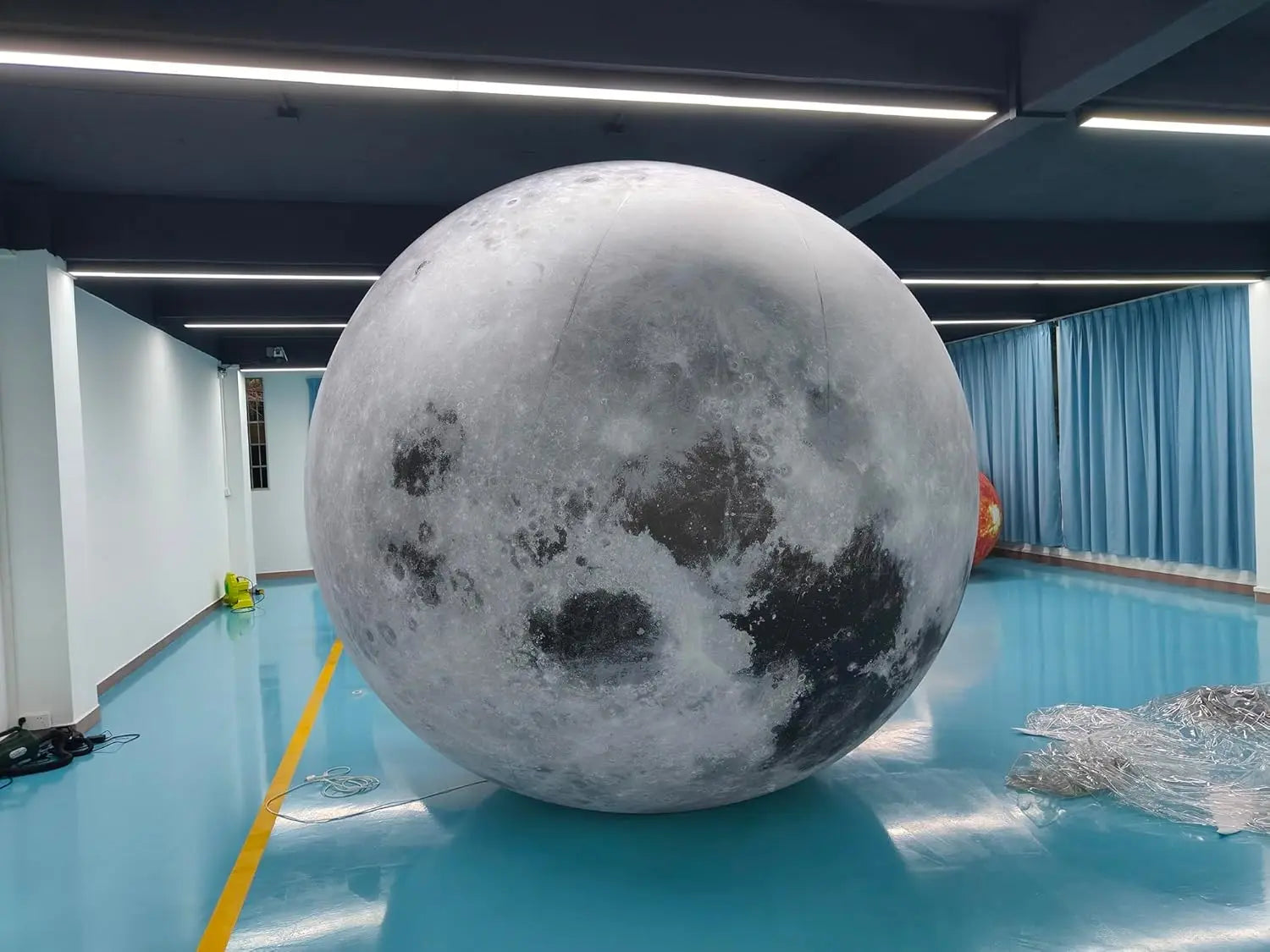 Détail de l'éclairage RGB du ballon gonflable Lune
