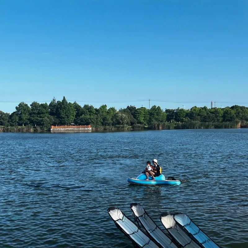 Télécommande fournie avec le jet-ski gonflable jouet