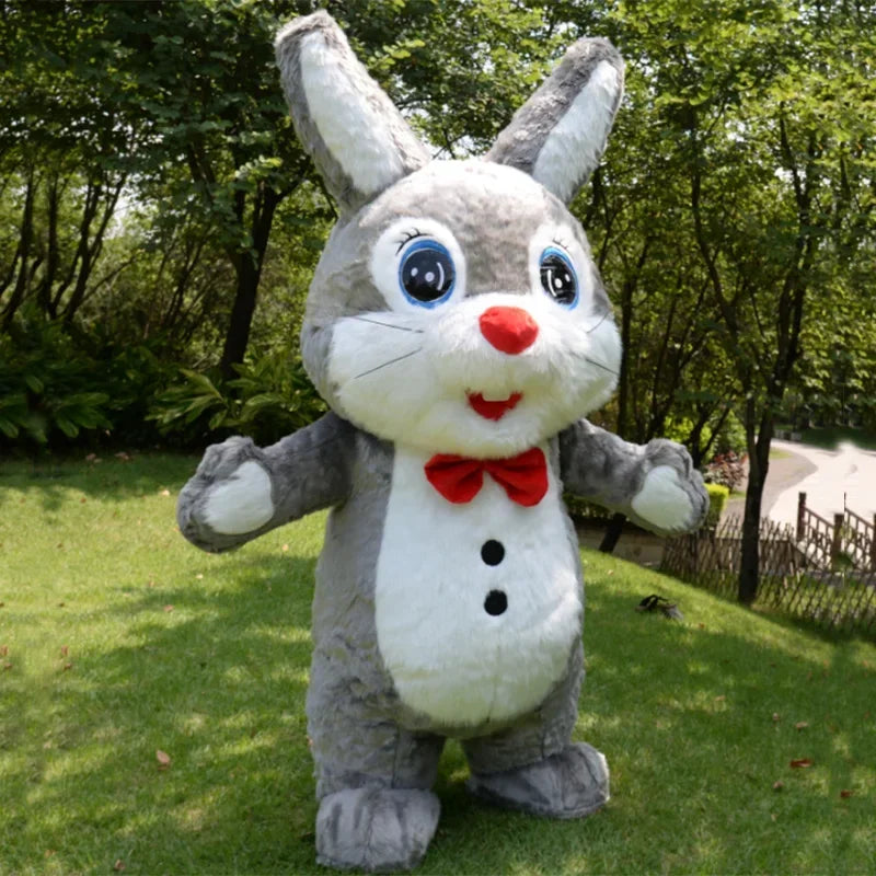 Costume gonflable lapin de Pâques en situation