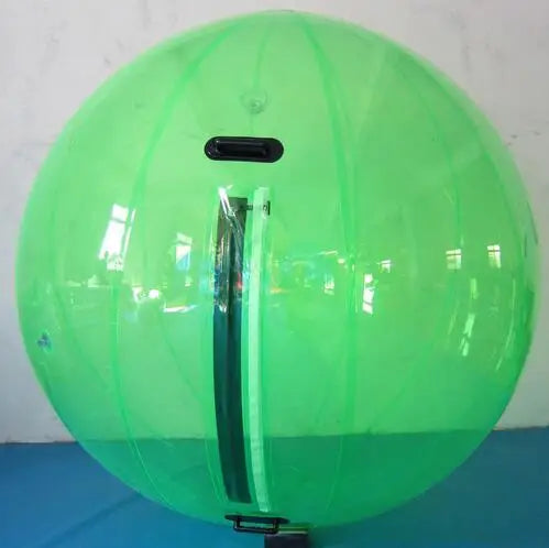 Zorb ball gonflable avec joueur à l'intérieur