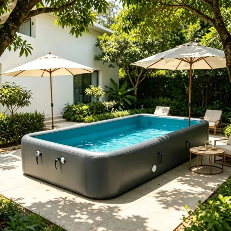 Piscine gonflable autoportante robuste installée au jardin