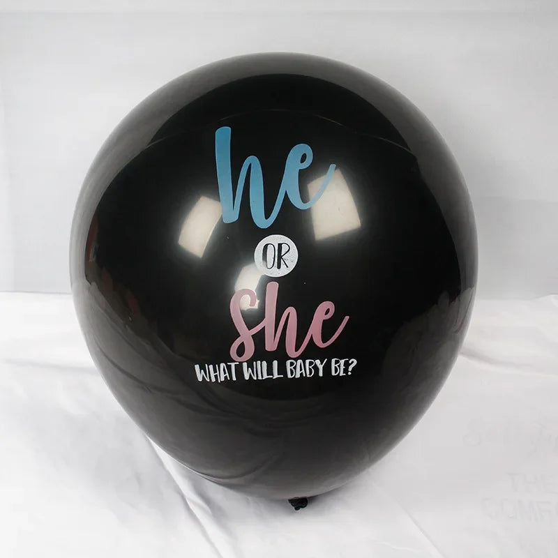 Ballon gonflable révélation sexe posé au sol lors d'une fête