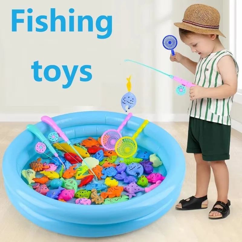 Enfant jouant avec la piscine gonflable pêche magnétique