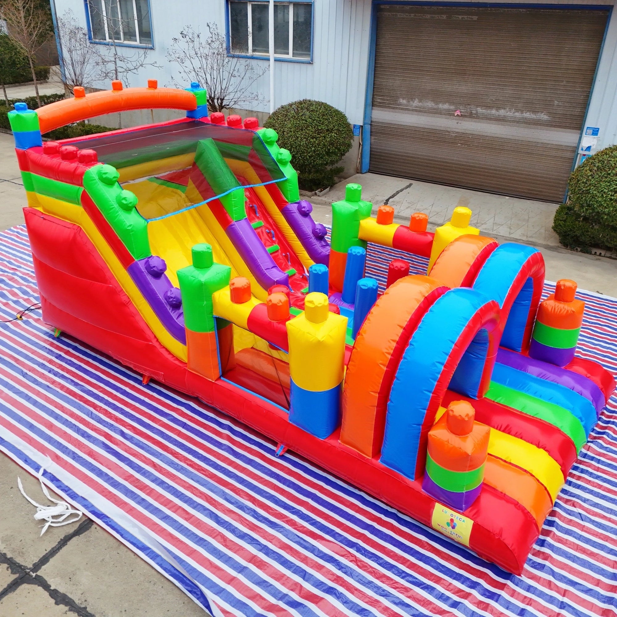 Château gonflable commercial détail construction PVC