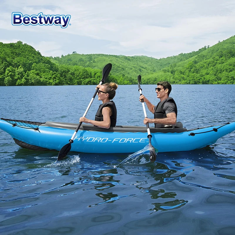 Bateau gonflable kayak duo sur l'eau