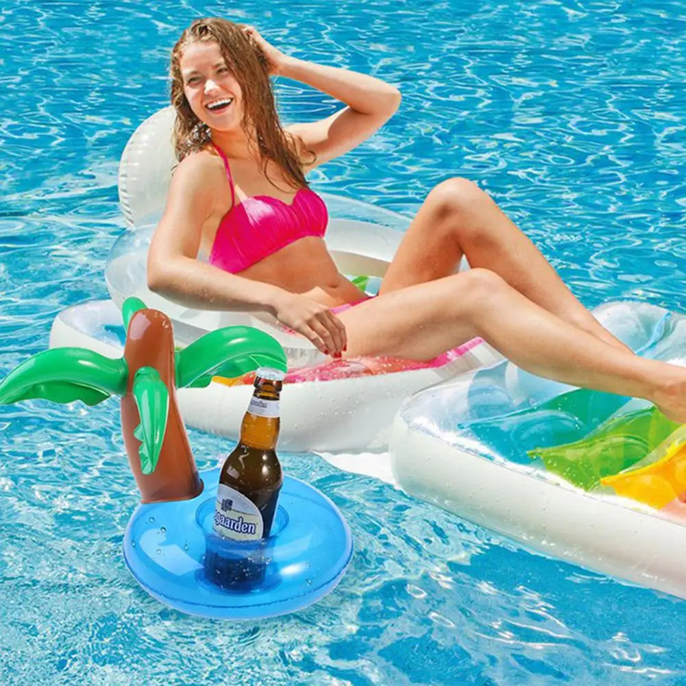 Porte-gobelet gonflable utilisé lors d'une fête à la piscine