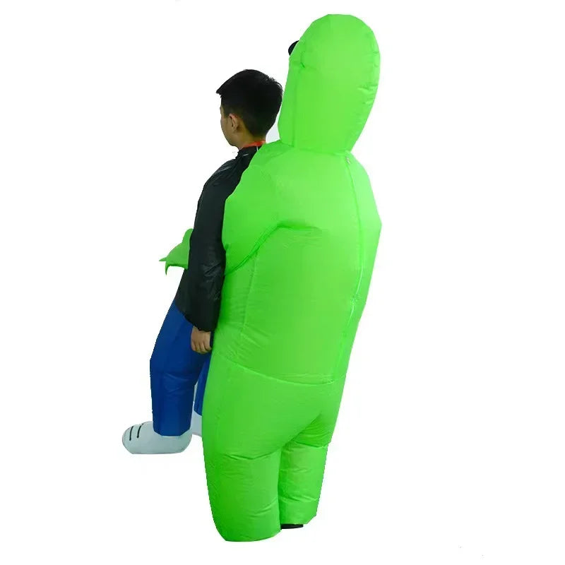 Costume gonflable alien lors d'une fête d'Halloween