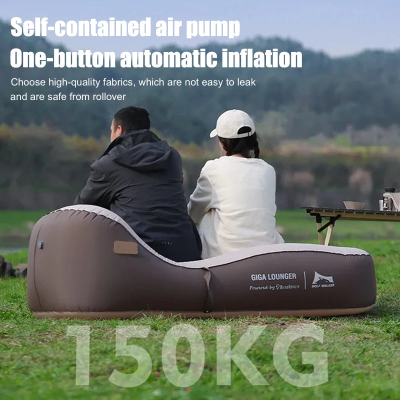Canapé gonflable de camping utilisé en extérieur