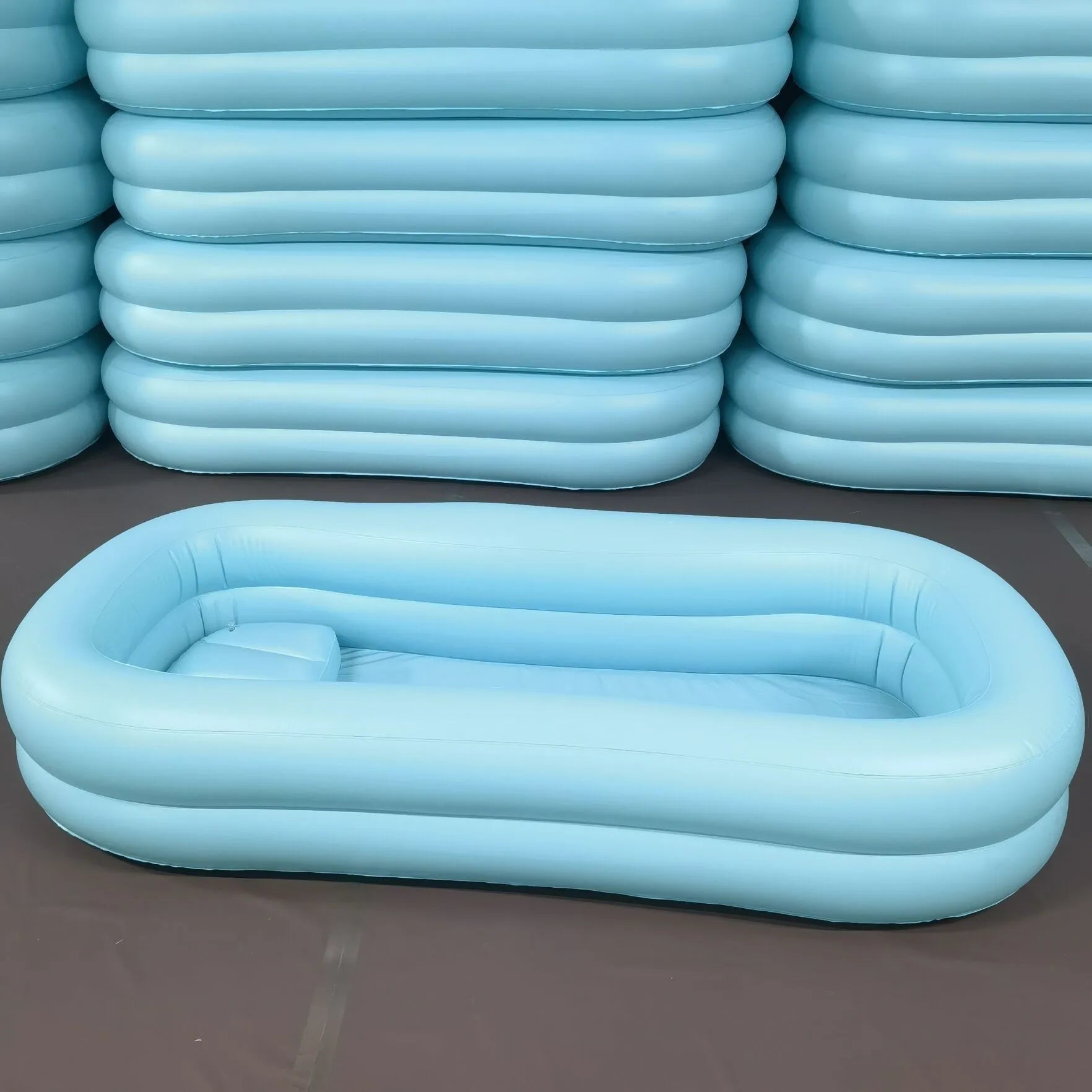 Baignoire gonflable médicale utilisée par un aidant