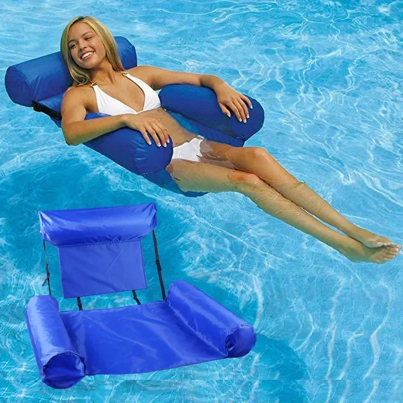 Chaise longue gonflable orange installée en piscine