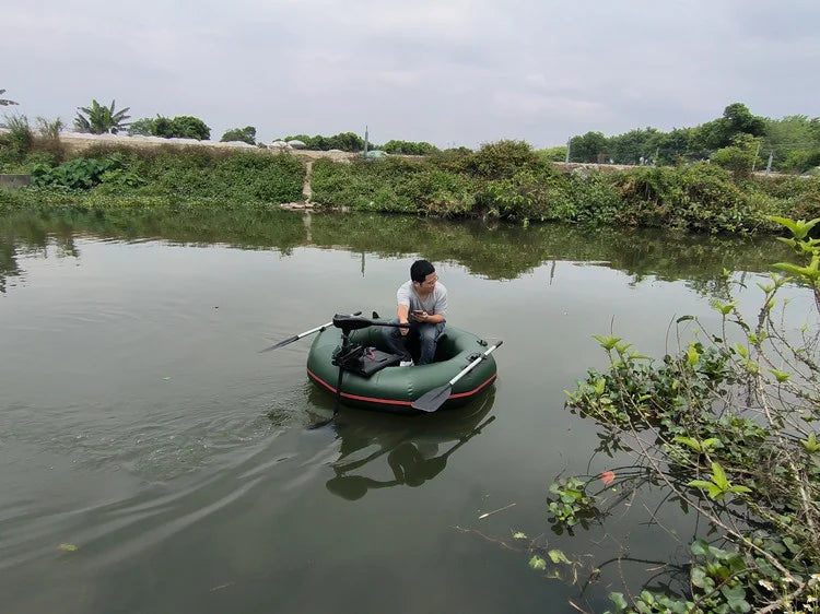 Bateau Gonflable Pêche Rond Pliable - en situation sur l'eau