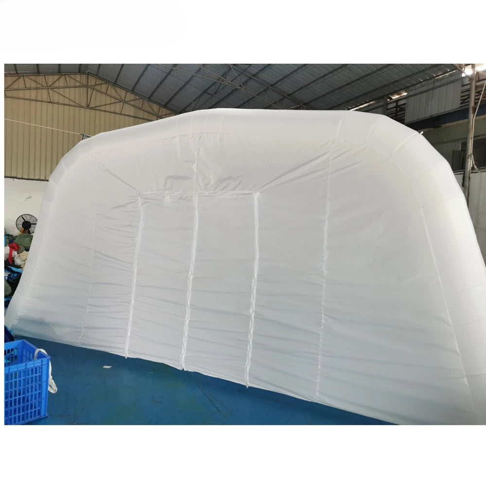 Détail des coutures renforcées de la tente gonflable blanche