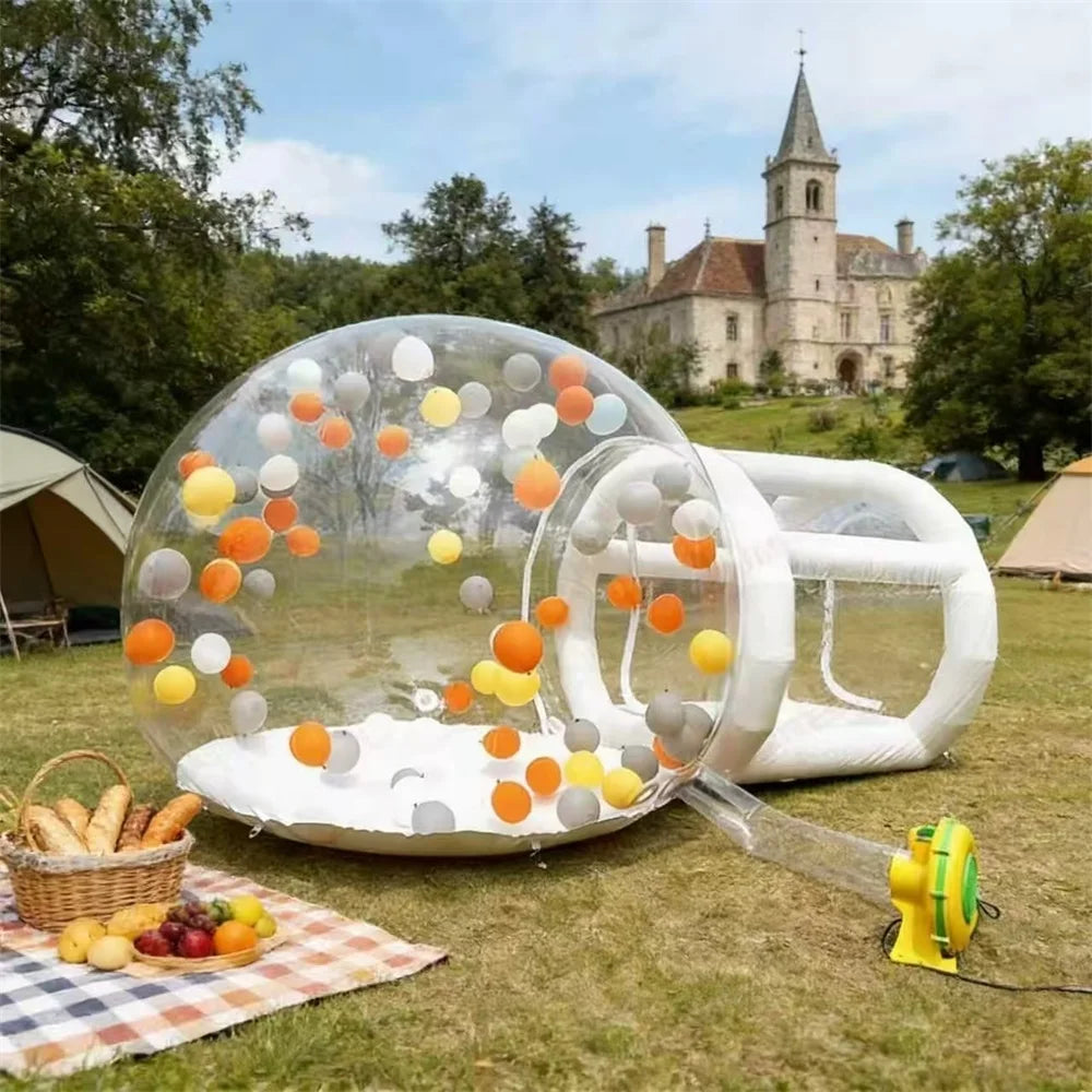 Vue extérieure complète du dôme gonflable transparent
