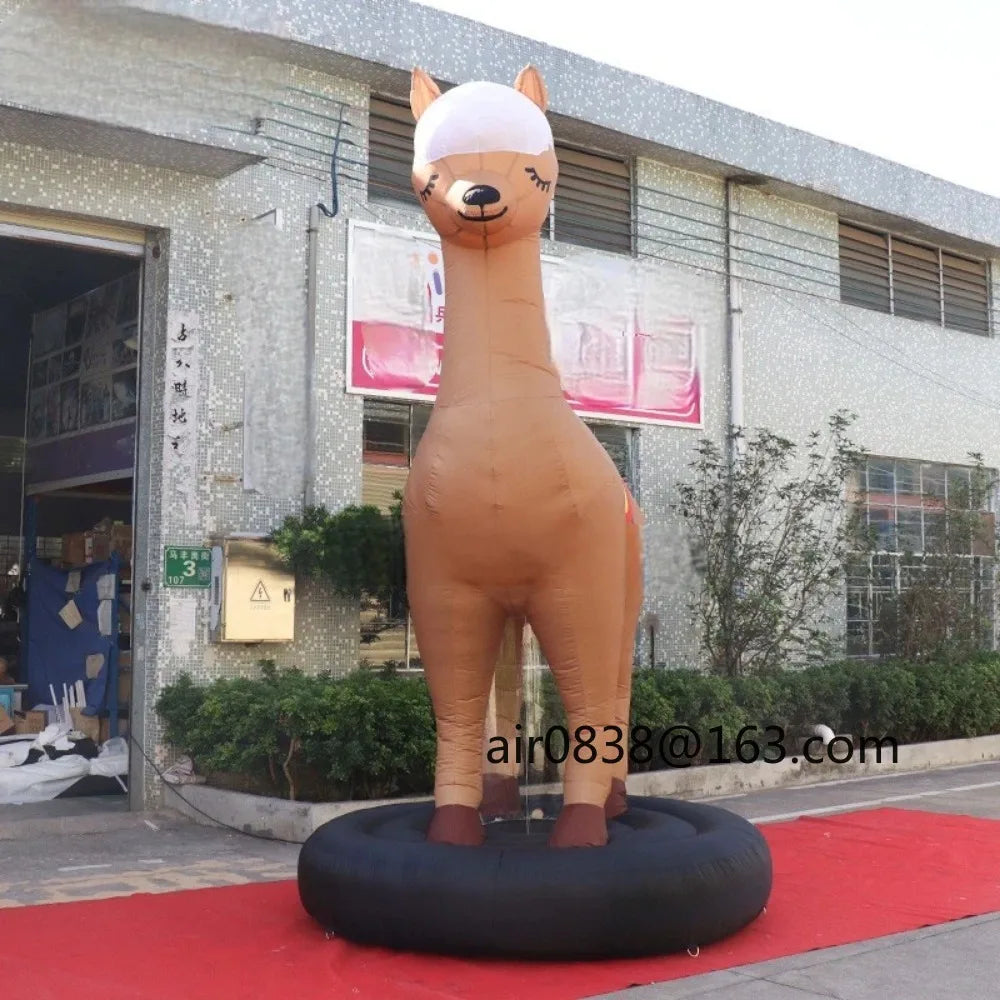 Décoration gonflable alpaga devant une boutique