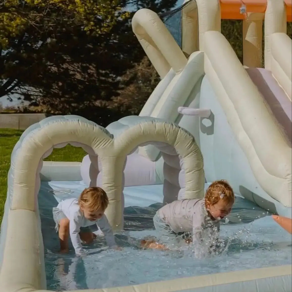 Aire de jeux gonflable 5x5 m toboggan piscine fête
