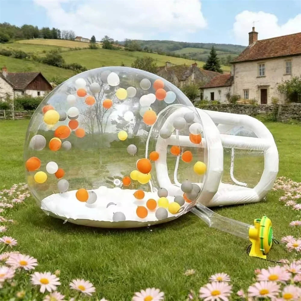 Bulle gonflable transparente installée en camping sous un ciel étoilé