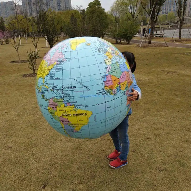 Globe gonflable éducatif à la piscine