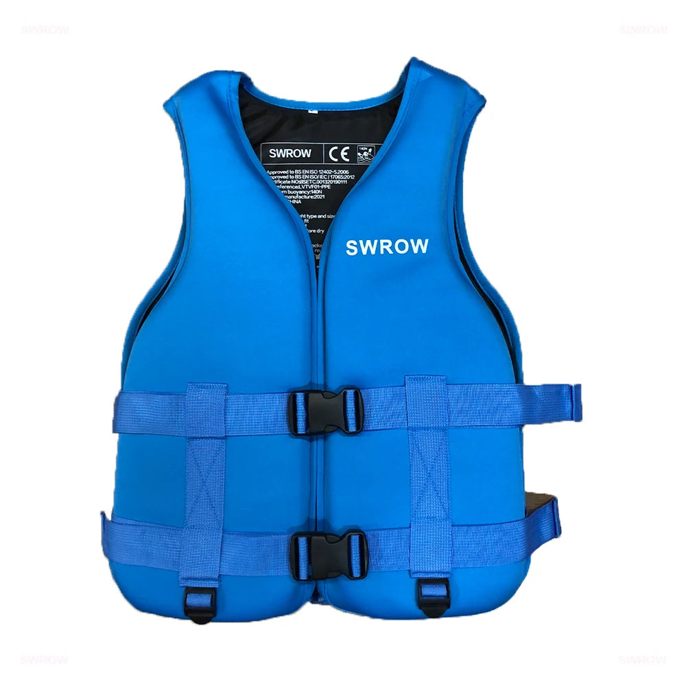Gilet néoprène nautique porté lors d'une sortie voile
