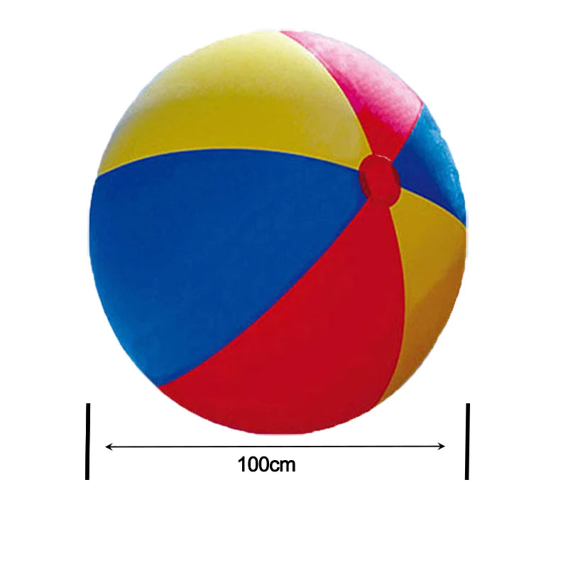 Vue d'ensemble du ballon gonflable de plage coloré
