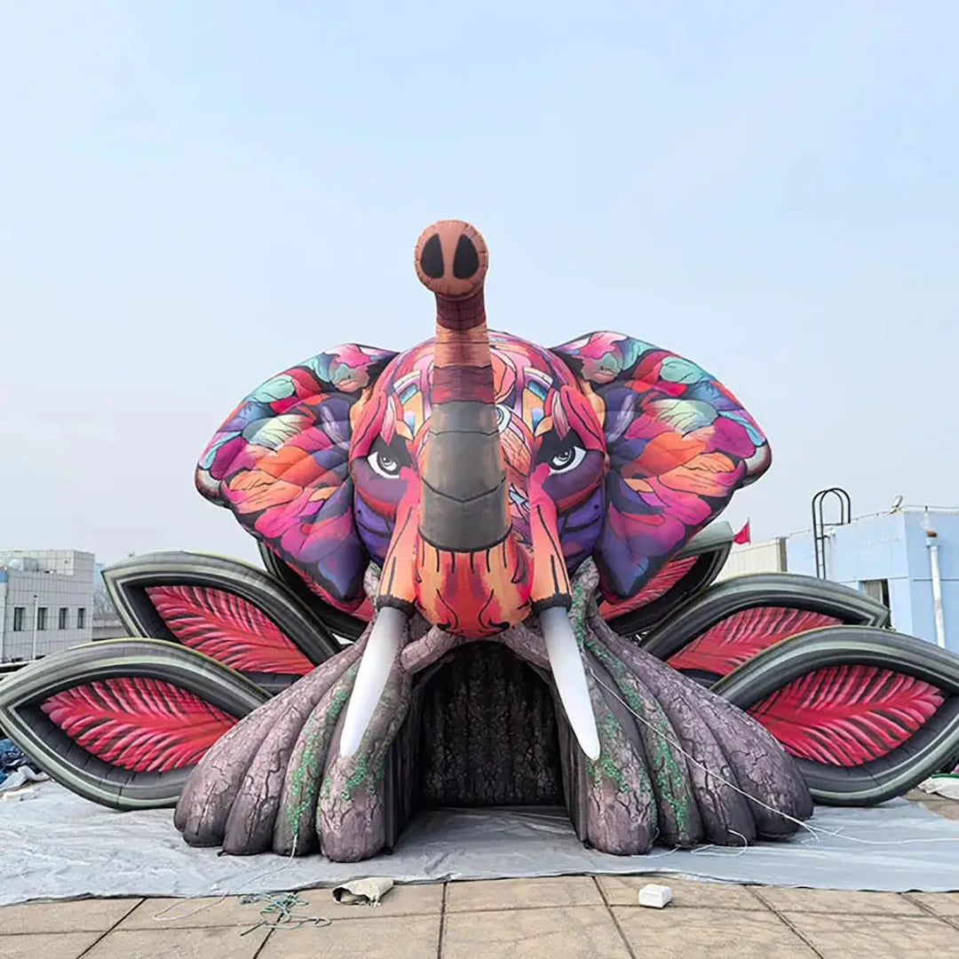 Tente gonflable scène éléphant installée lors d'un événement musical