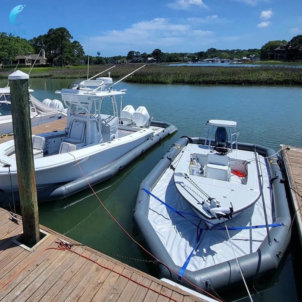 Plateforme flottante gonflable anti-corrosion sous un bateau